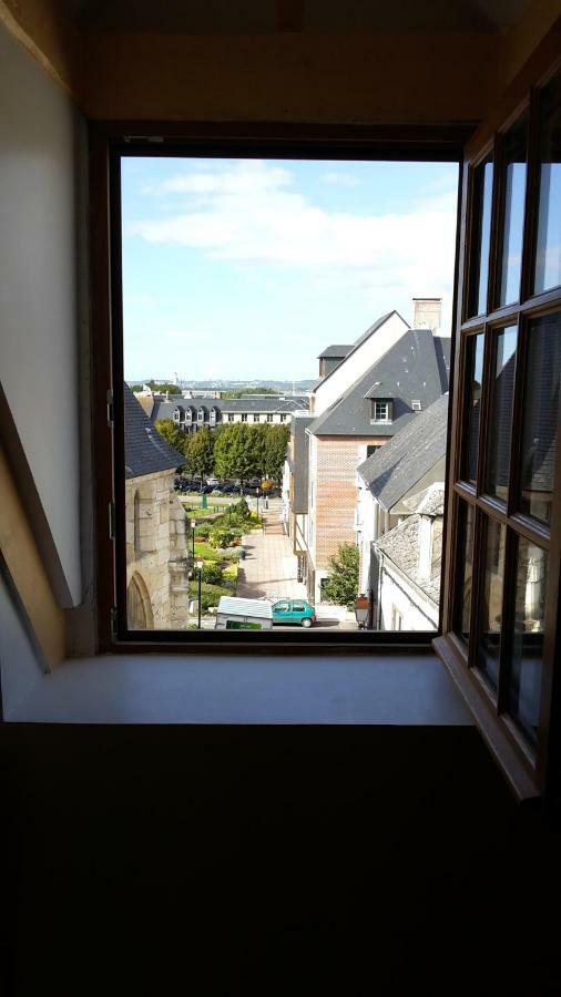 Le Saint Leonard...Il Est Orange Apartment Honfleur Bagian luar foto